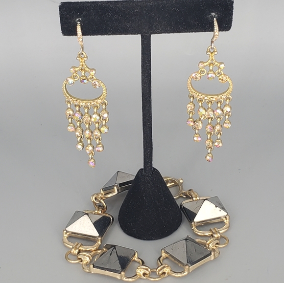 Gray Pyramid Goldtone Bracelet and AB Goldtone Chandelier Earrings Set - Picture 1 of 16